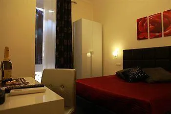 Domus Via Veneto Отель типа "постель и завтрак" 2*