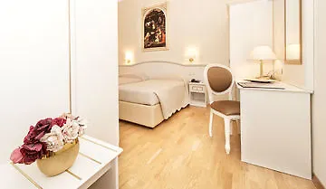 Отель типа "постель и завтрак" Domus Via Veneto 2*